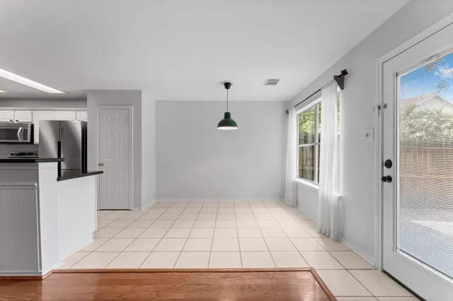 a view of an entryway with a livingroom