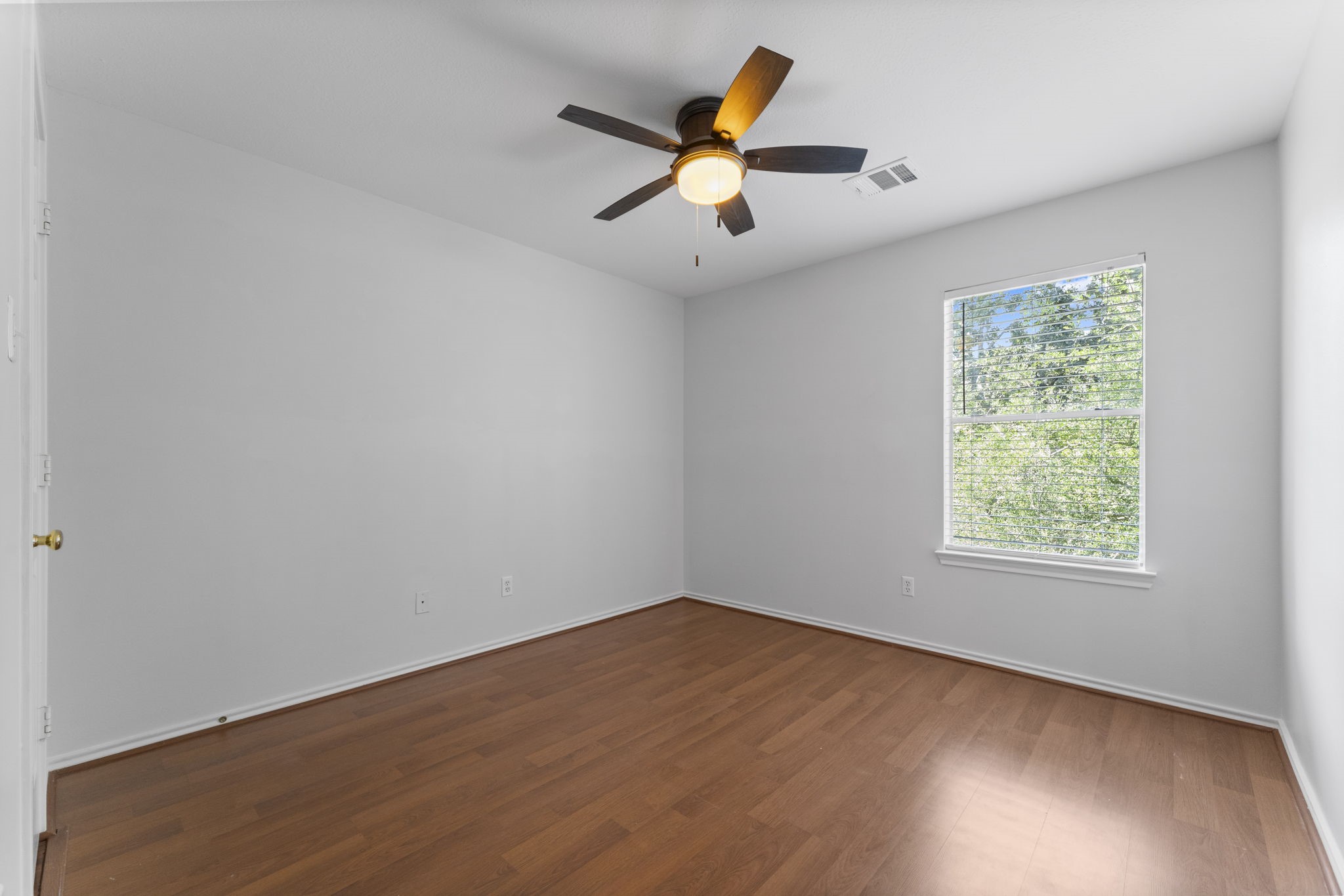 15 Timberstar Street Spring, TX 77382 - Photo 18 of 21 an empty room with ceiling fan and window