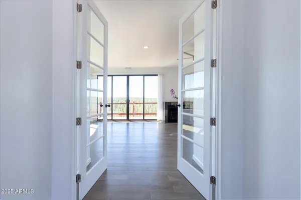 $1,099,000 | 2943 East Lookout Lane, Overgaard, AZ 85933