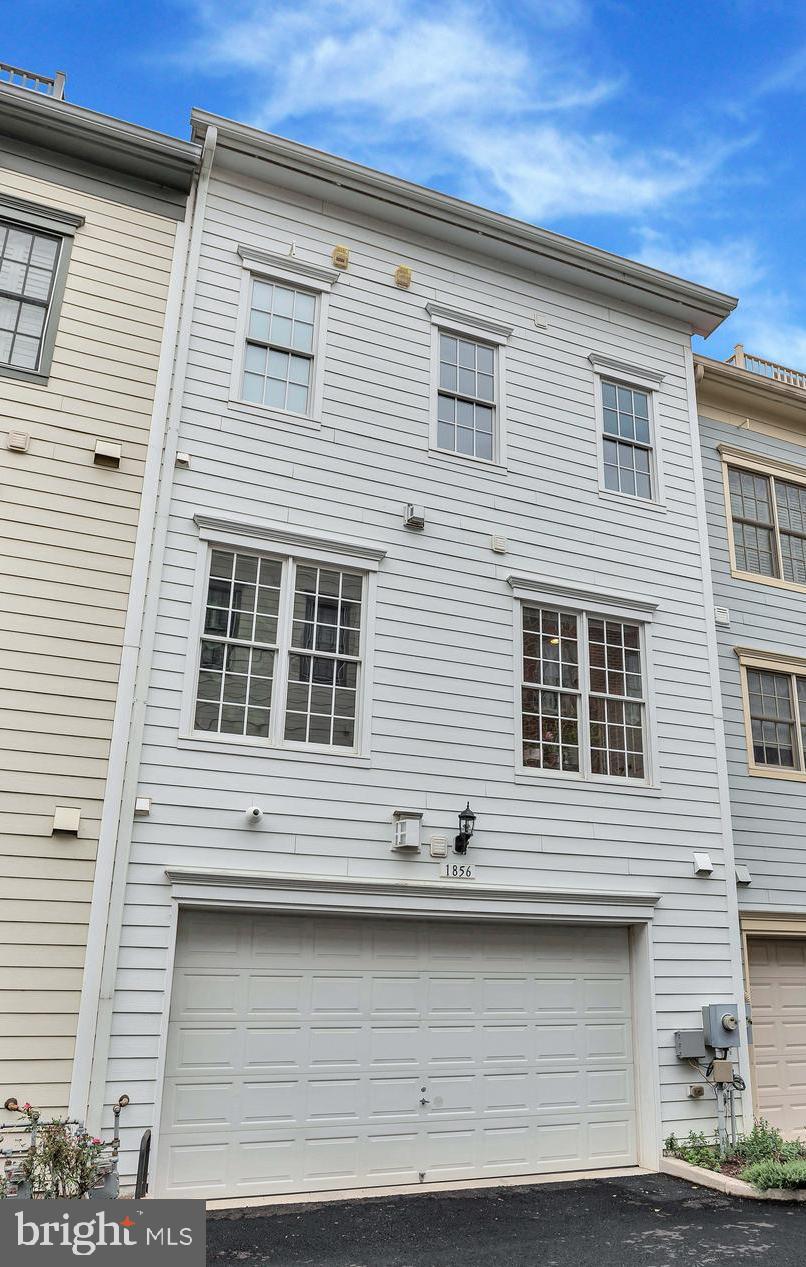 1856 Carpenter Road Alexandria, VA 22314 - Photo 42 of 77 Oversized Two Garage Garage