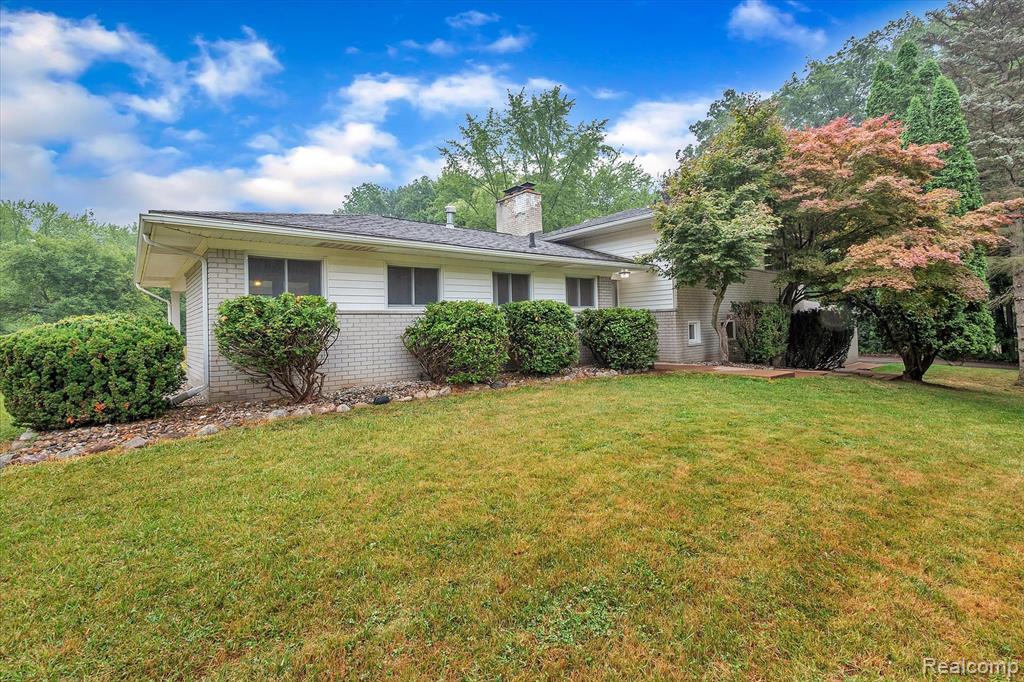 30540 Pear Ridge Farmington Hills, MI 48334 - Photo 1 of 66