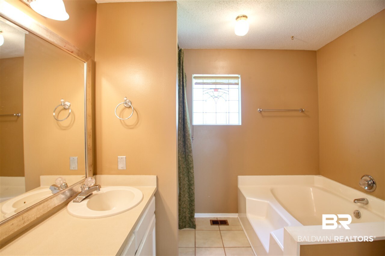 102 Colonial Court Daphne, AL 36526 - Photo 16 of 20