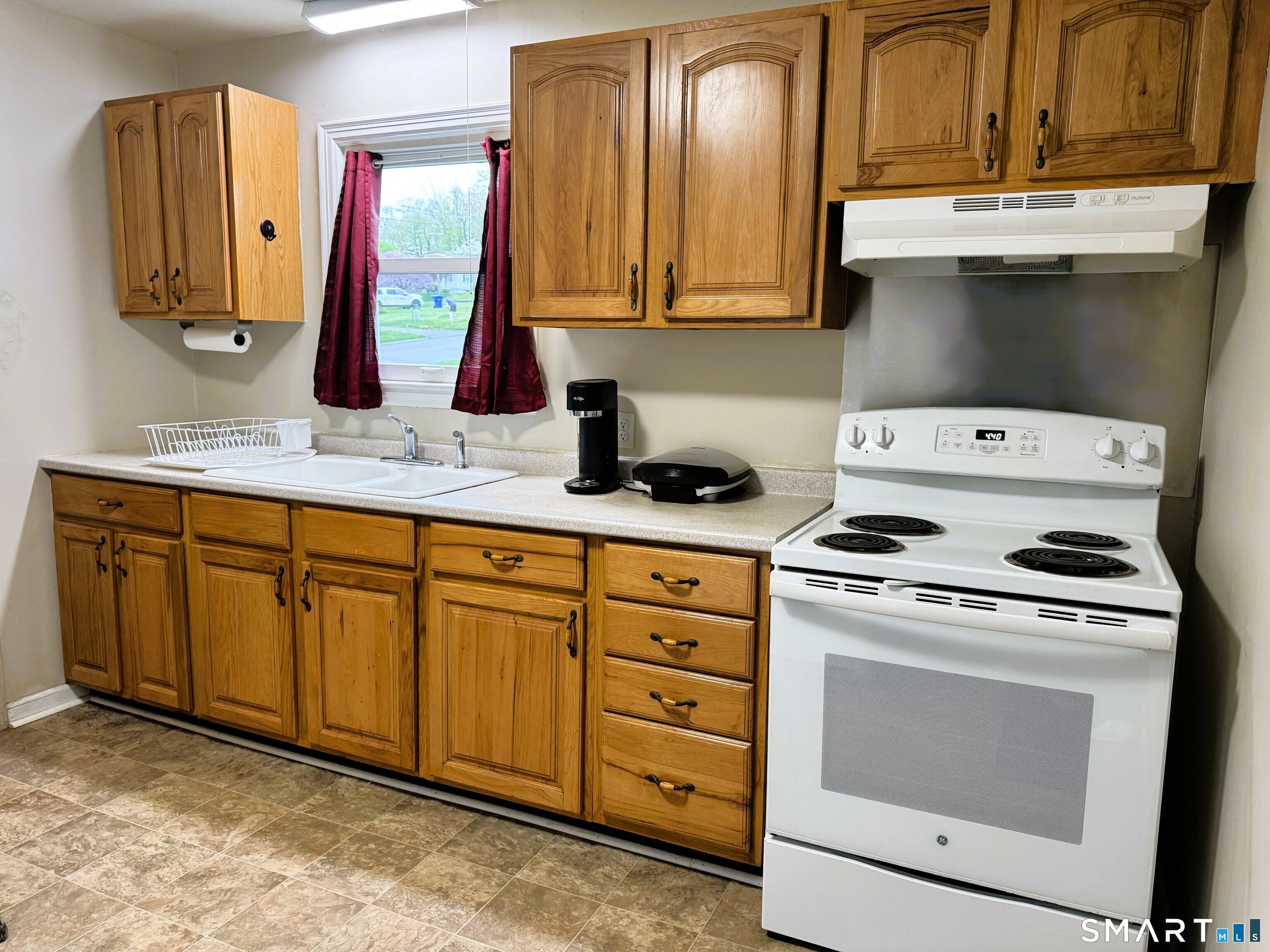 17 Cricket Road East Windsor, CT 06088 - Photo 14 of 40