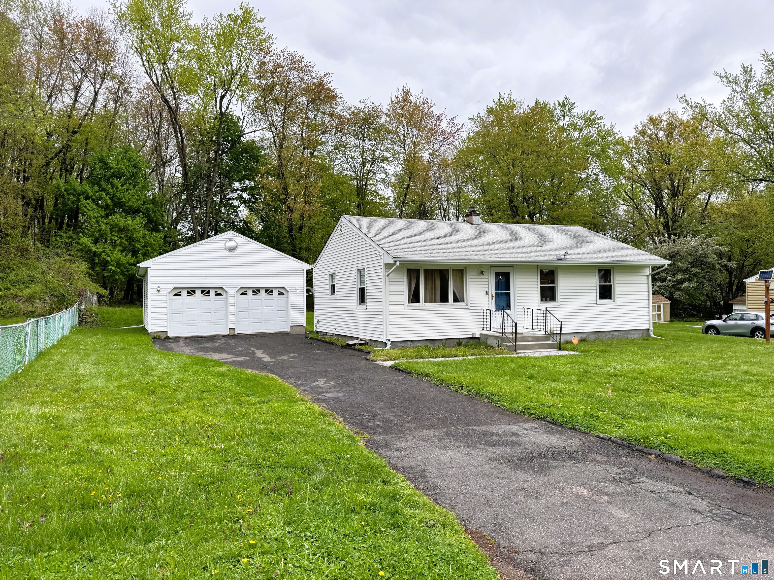 17 Cricket Road East Windsor, CT 06088 - Photo 3 of 40