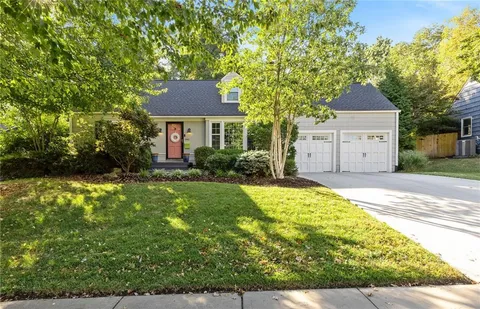 $665,000 | 2801 West 71st Street, Prairie Village, KS 66208