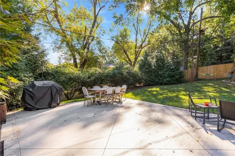 $665,000 | 2801 West 71st Street, Prairie Village, KS 66208