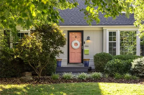 $665,000 | 2801 West 71st Street, Prairie Village, KS 66208