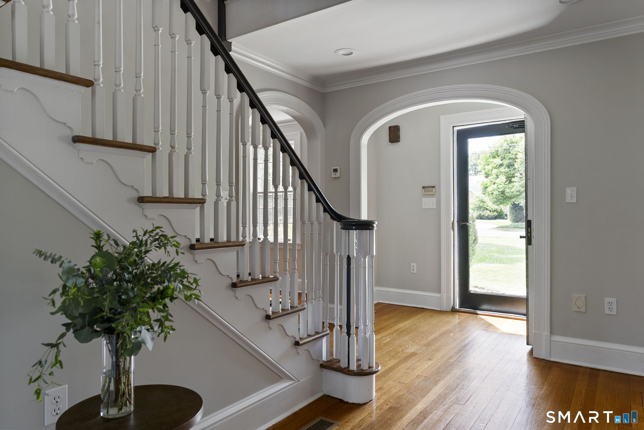 10 Colony Road West Hartford, CT 06117 - Photo 5 of 40 Welcoming foyer