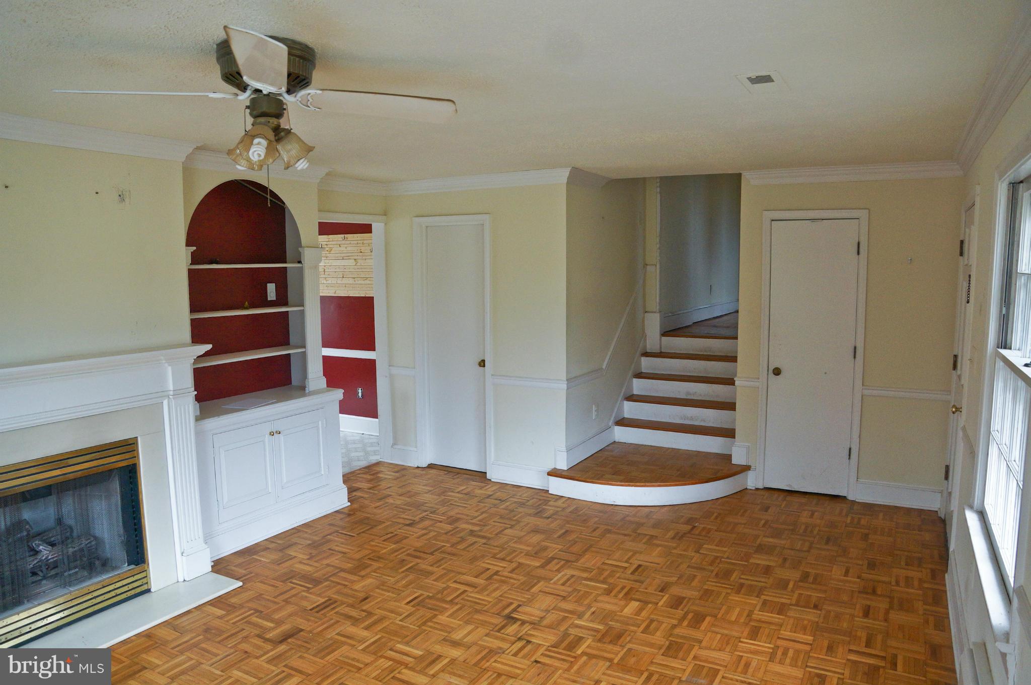 9765 Crest Hill Road Marshall, VA 20115 - Photo 11 of 30 Living Room