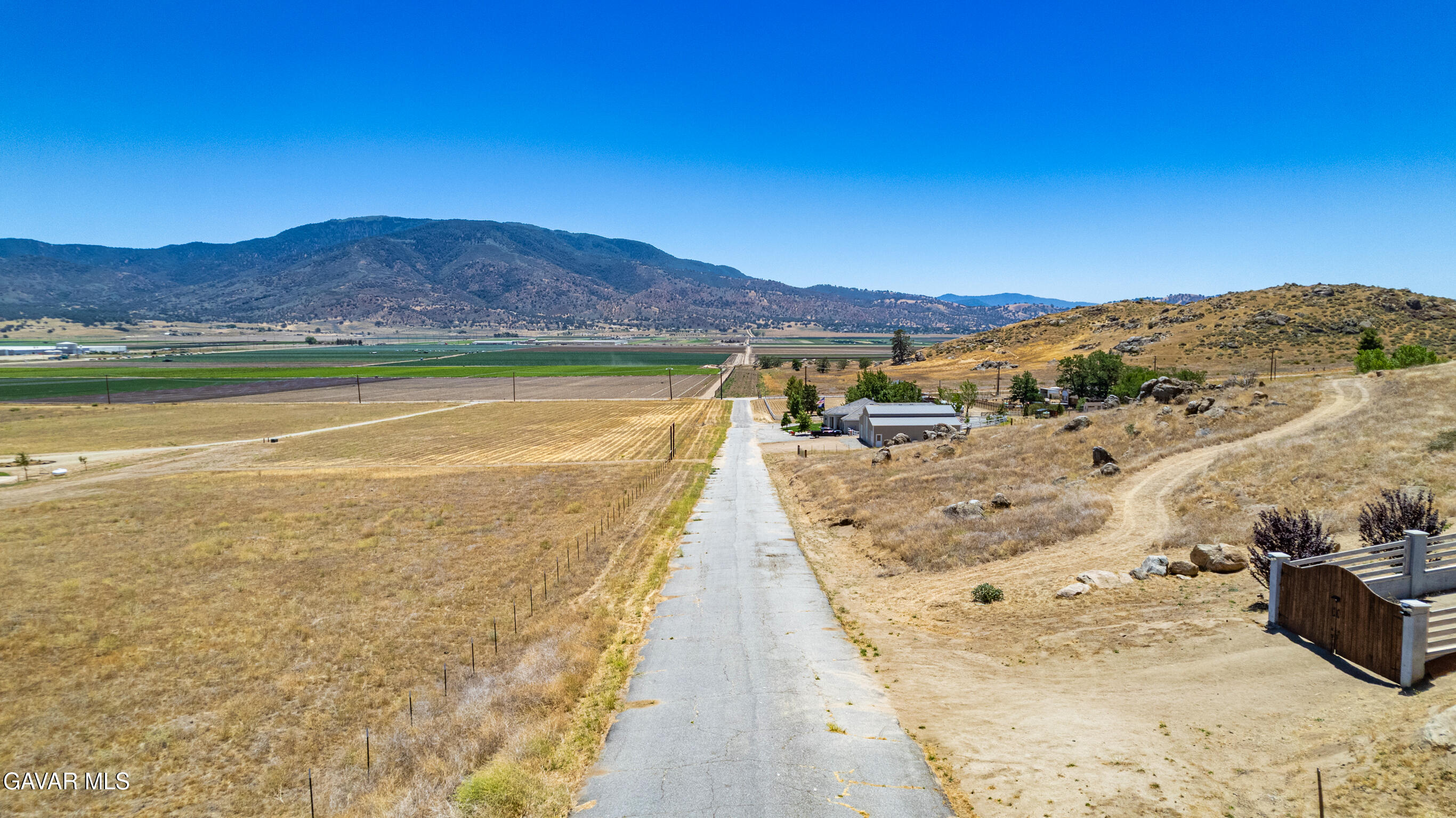 Castle Gate Drive Tehachapi, CA 93561 - Photo 6 of 16 5