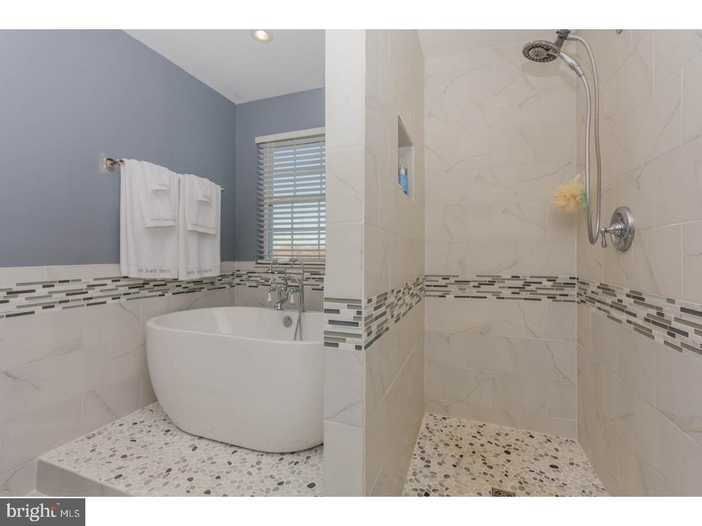 889 Elk Road Monroeville, NJ 08343 - Photo 18 of 25 Master Bathroom