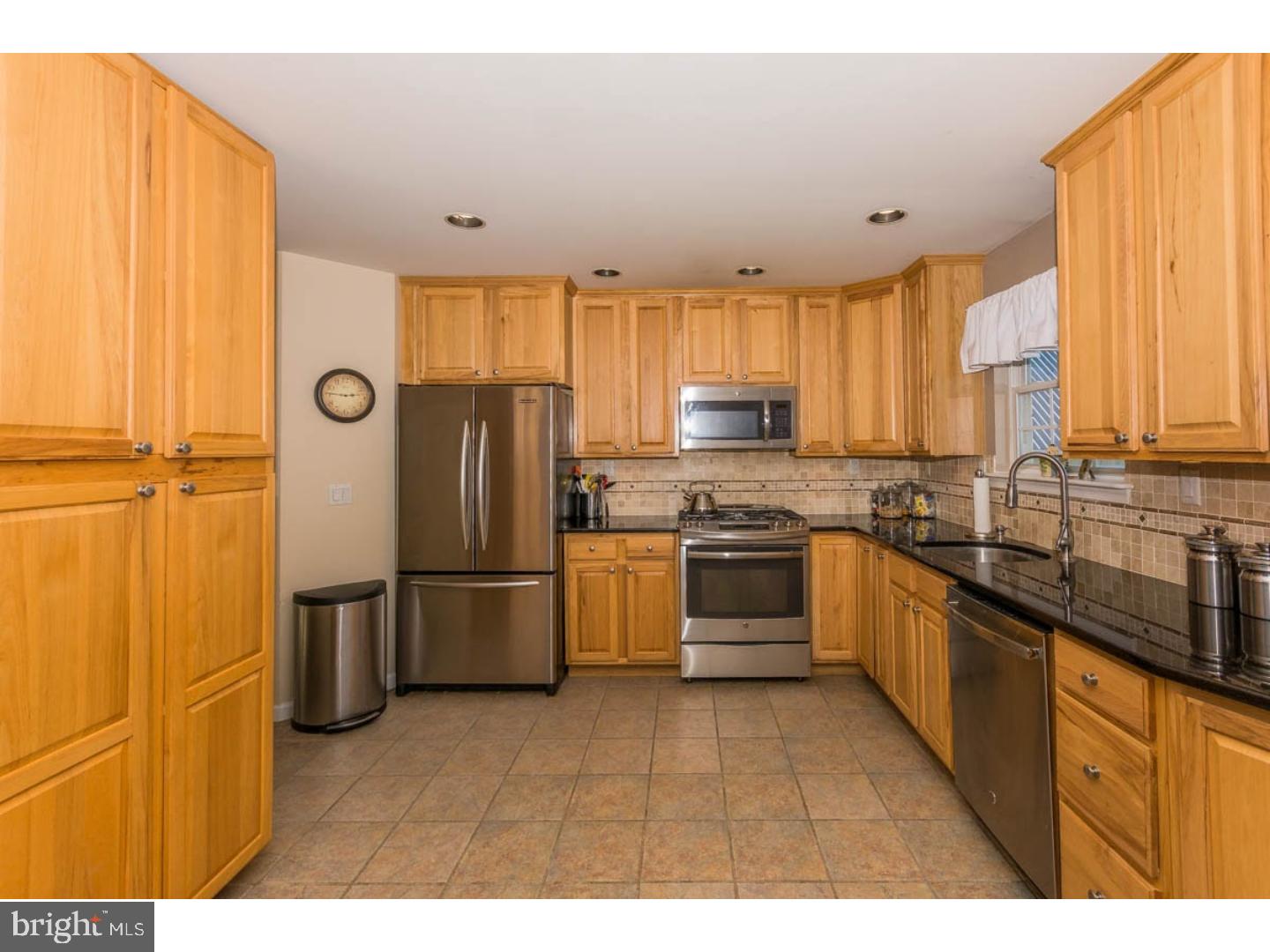 889 Elk Road Monroeville, NJ 08343 - Photo 4 of 25 Kitchen
