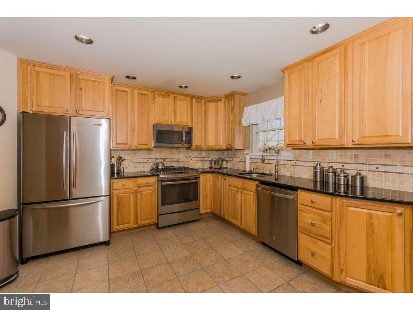 889 Elk Road Monroeville, NJ 08343 - Photo 6 of 25 Kitchen