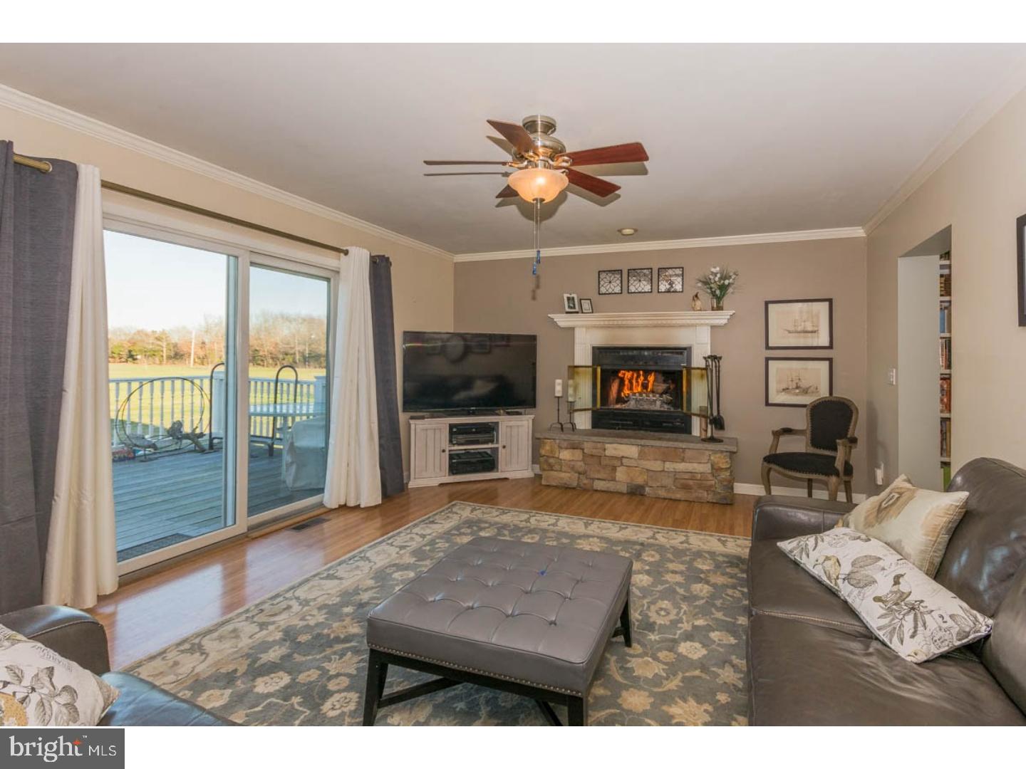 889 Elk Road Monroeville, NJ 08343 - Photo 7 of 25 Family Room