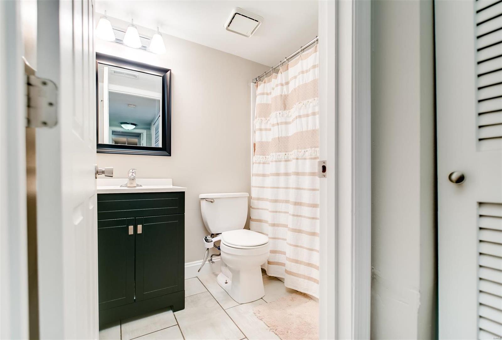 4539 Little Rock Road, Unit B St. Louis, MO 63128 - Photo 12 of 19 Gallery Image 12