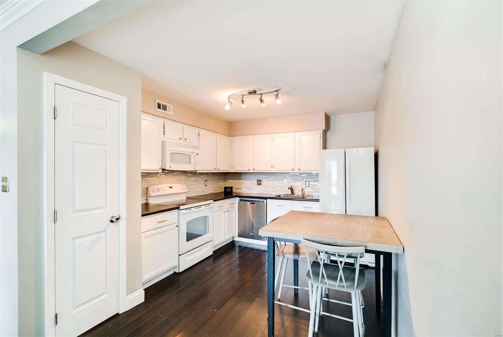 4539 Little Rock Road, Unit B St. Louis, MO 63128 - Photo 3 of 19 Gallery Image 3