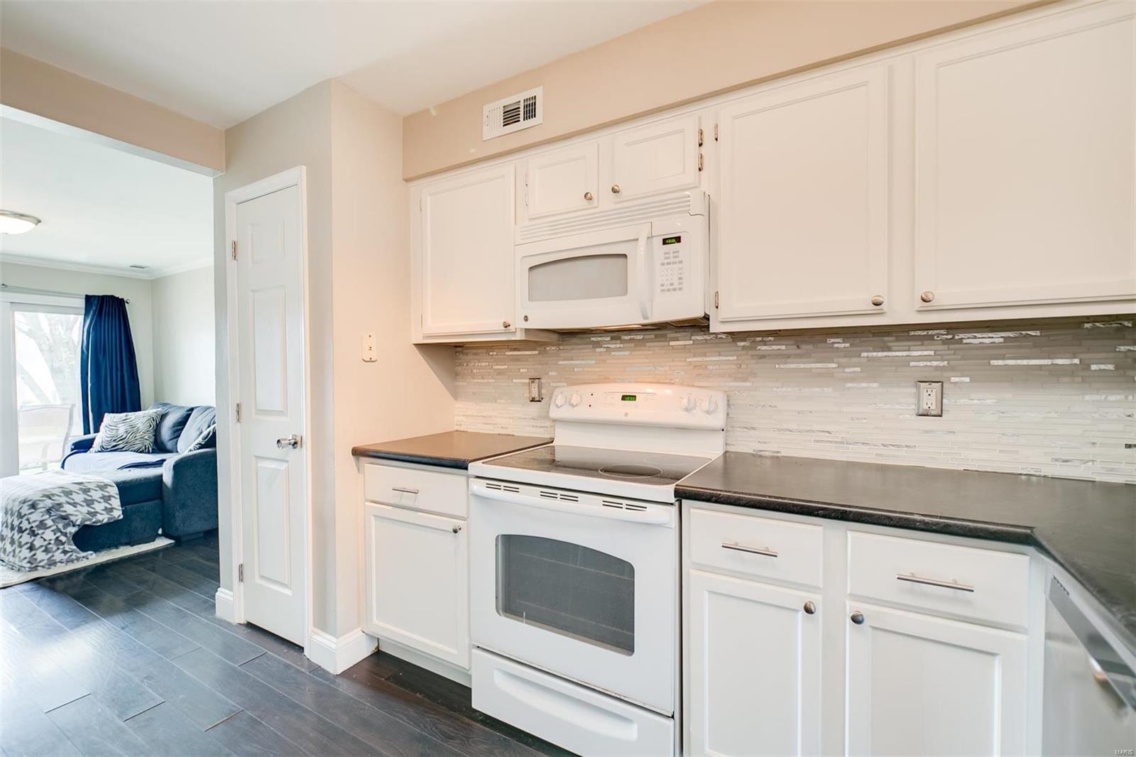 4539 Little Rock Road, Unit B St. Louis, MO 63128 - Photo 4 of 19 Gallery Image 4