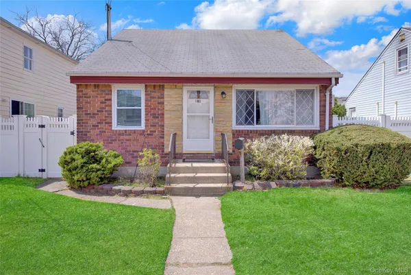 $689,900 | 181 North 3rd Street, Bethpage, NY 11714