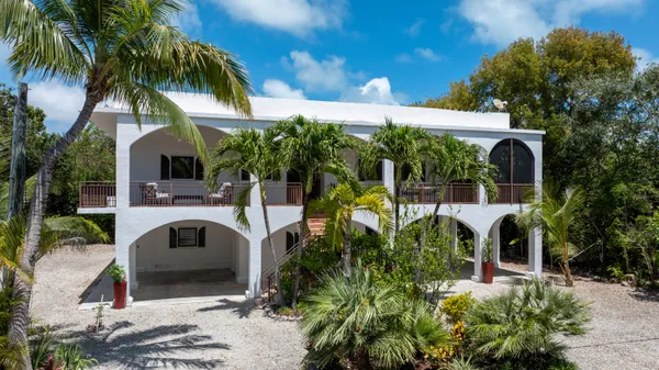 $1,325,000 | 310 North Drive, Islamorada, FL 33036