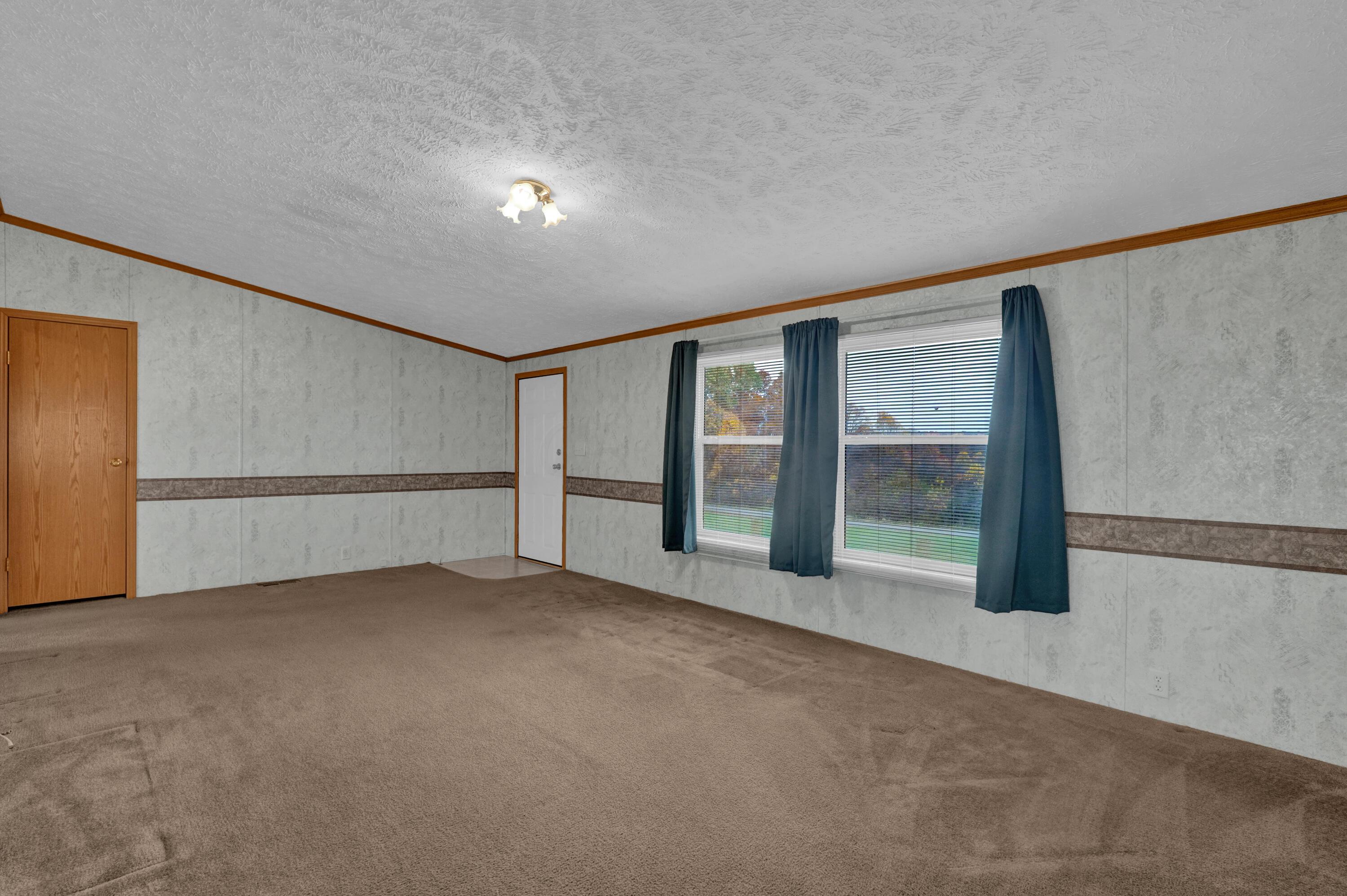 4550 Hunt Road Hopewell, OH 43746 - Photo 11 of 37 Living room