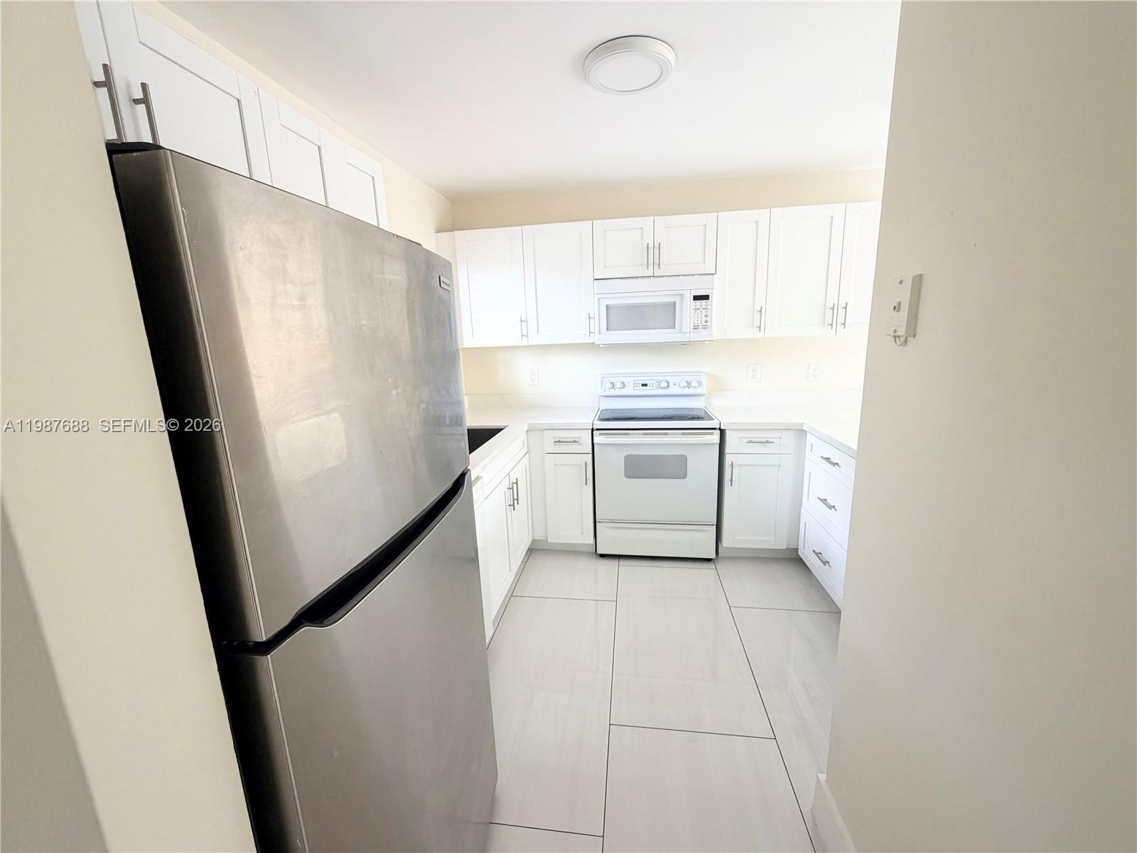 6205 Southwest Kendale Lakes Circle, Unit 288 Miami, FL 33183 - Photo 2 of 17
