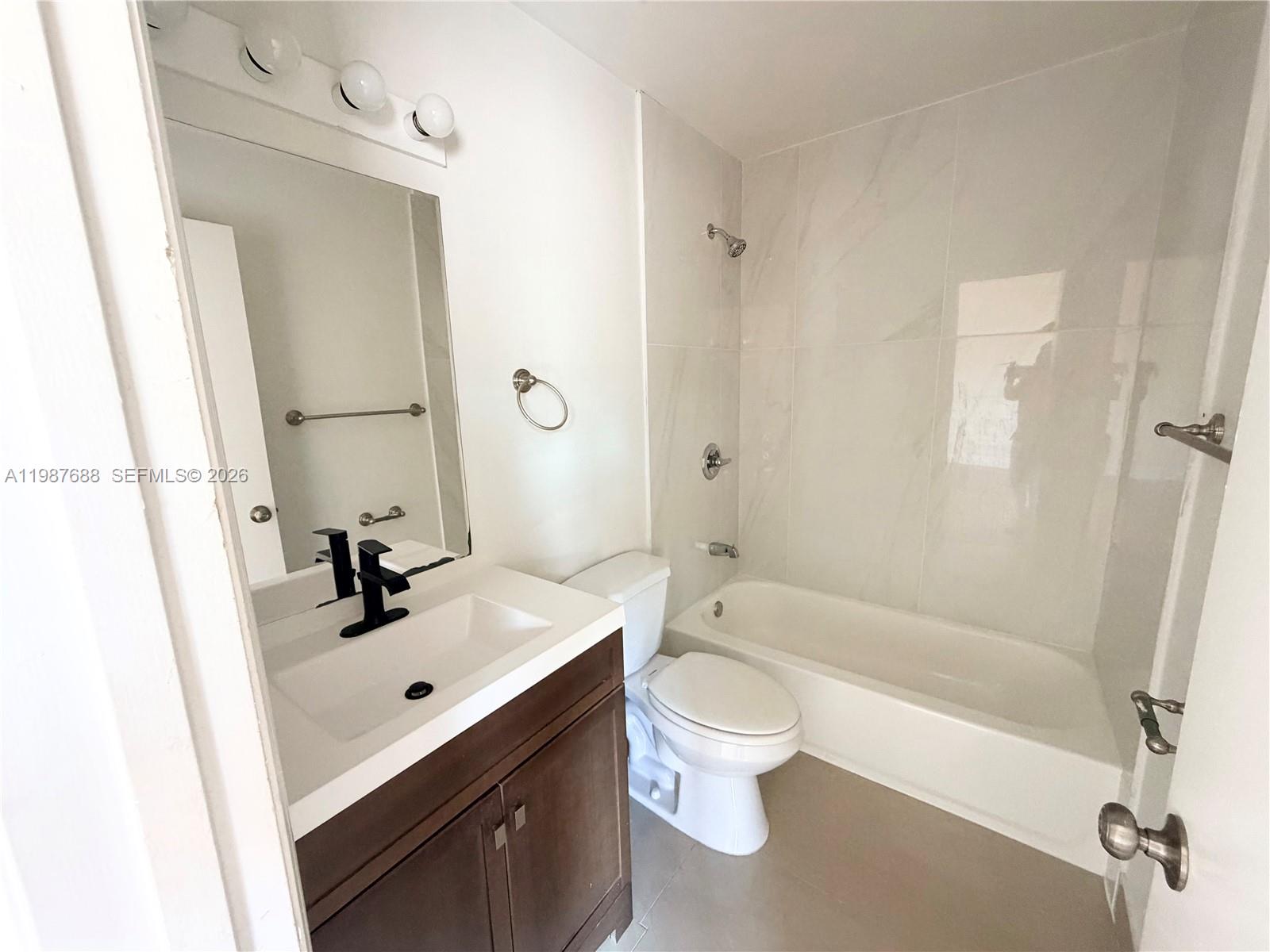6205 Southwest Kendale Lakes Circle, Unit 288 Miami, FL 33183 - Photo 9 of 17