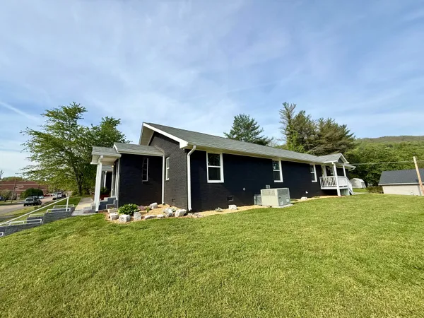 $750,000 | 602 Elm Avenue, Unit 1 2 3 4, South Pittsburg, TN 37380