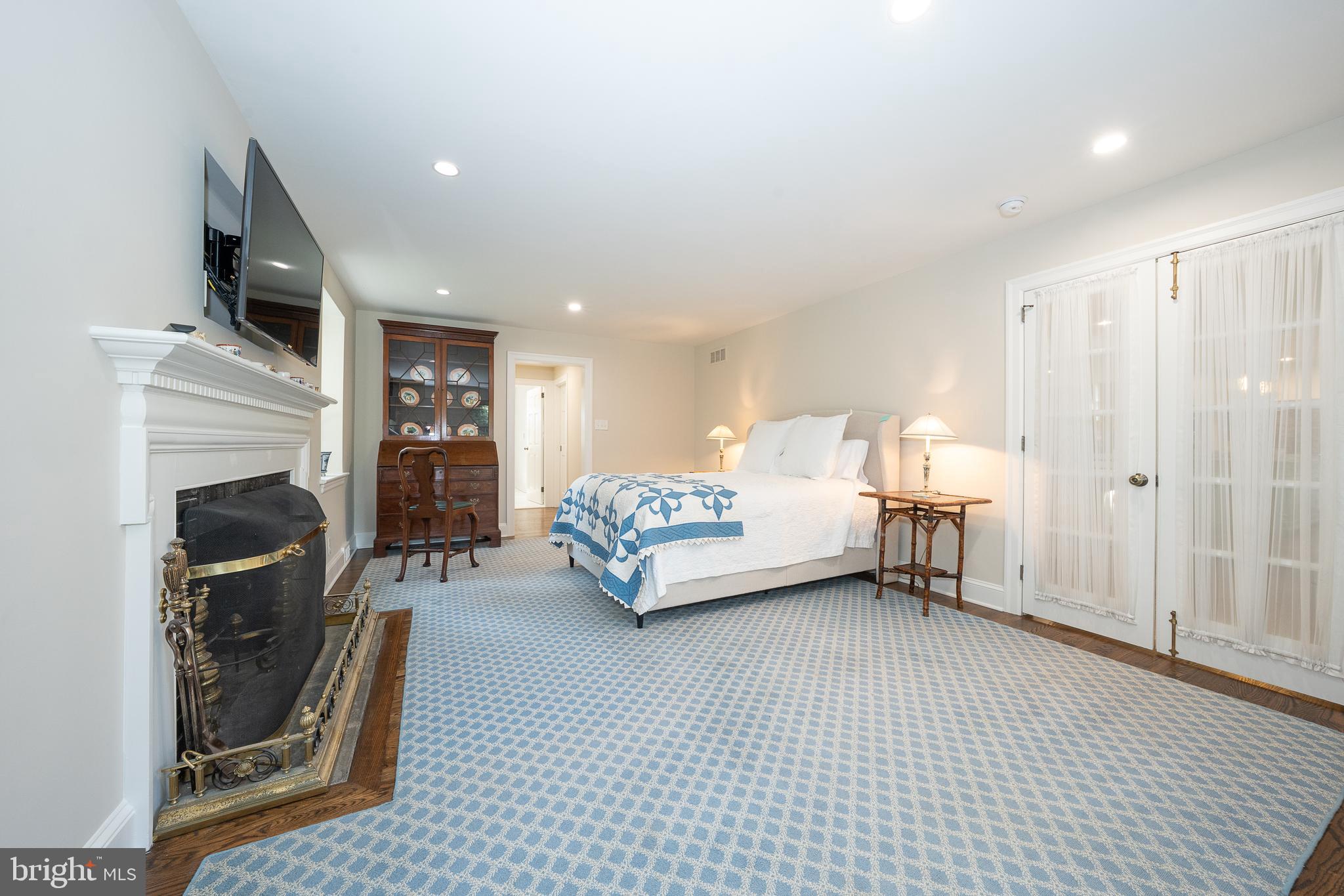510 Lynmere Road Bryn Mawr, PA 19010 - Photo 19 of 44 a spacious bedroom with a bed and a washing machine with racks