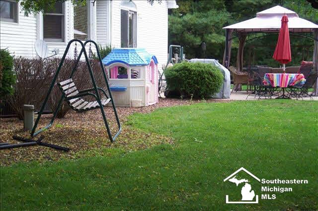 2965 West Albain Road Monroe, MI 48161 - Photo 8 of 25 REAR