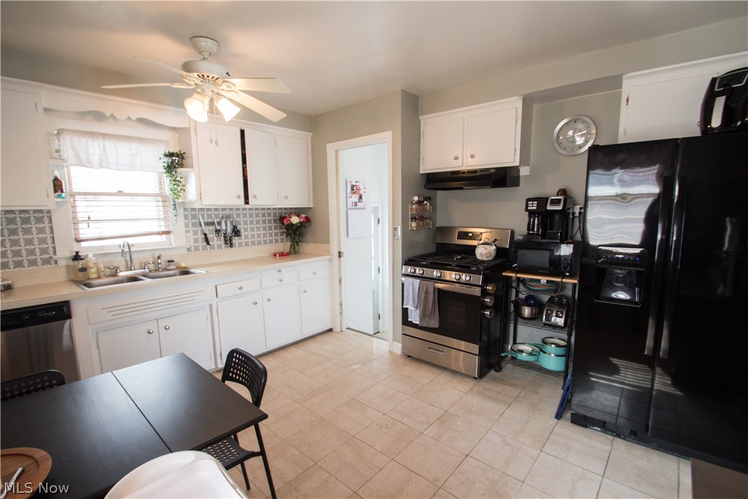 788 Glenhurst Road Willowick, OH 44095 - Photo 4 of 15