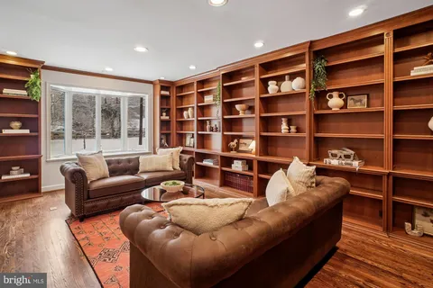 $2,500,000 | 8512 Burning Tree Road, Bethesda, MD 20817