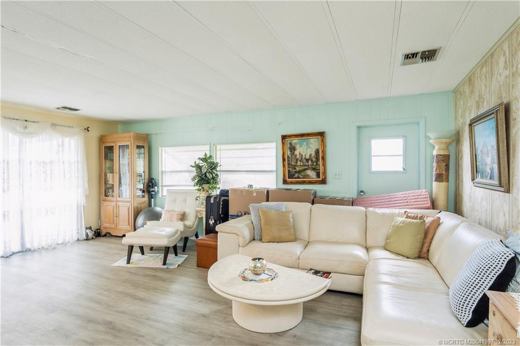 195 Southeast Trafalgar Ter  