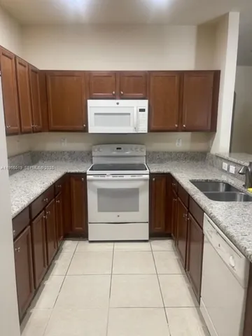 $2,950 | 17051 Southwest 96th Street, Unit 17051, Miami, FL 33196