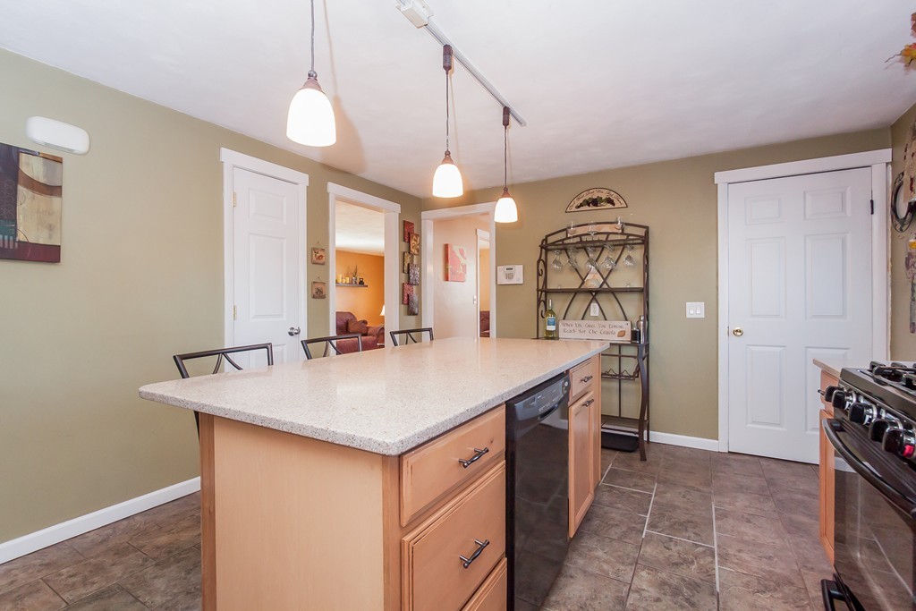 336 Forest Hills Road Springfield, MA 01128 - Photo 6 of 30 Gallery Image 6