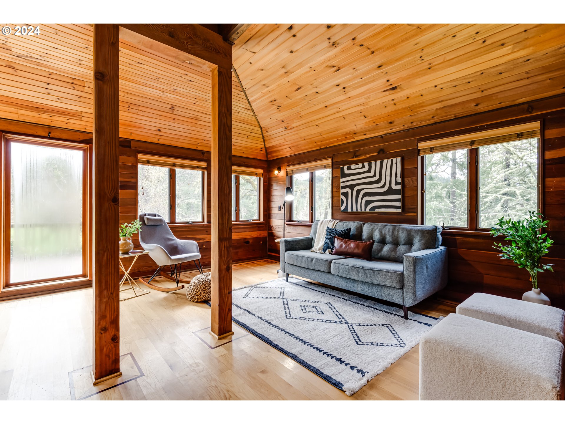 25818 Cherry Creek Road Monroe, OR 97456 - Photo 14 of 44 Living Room
