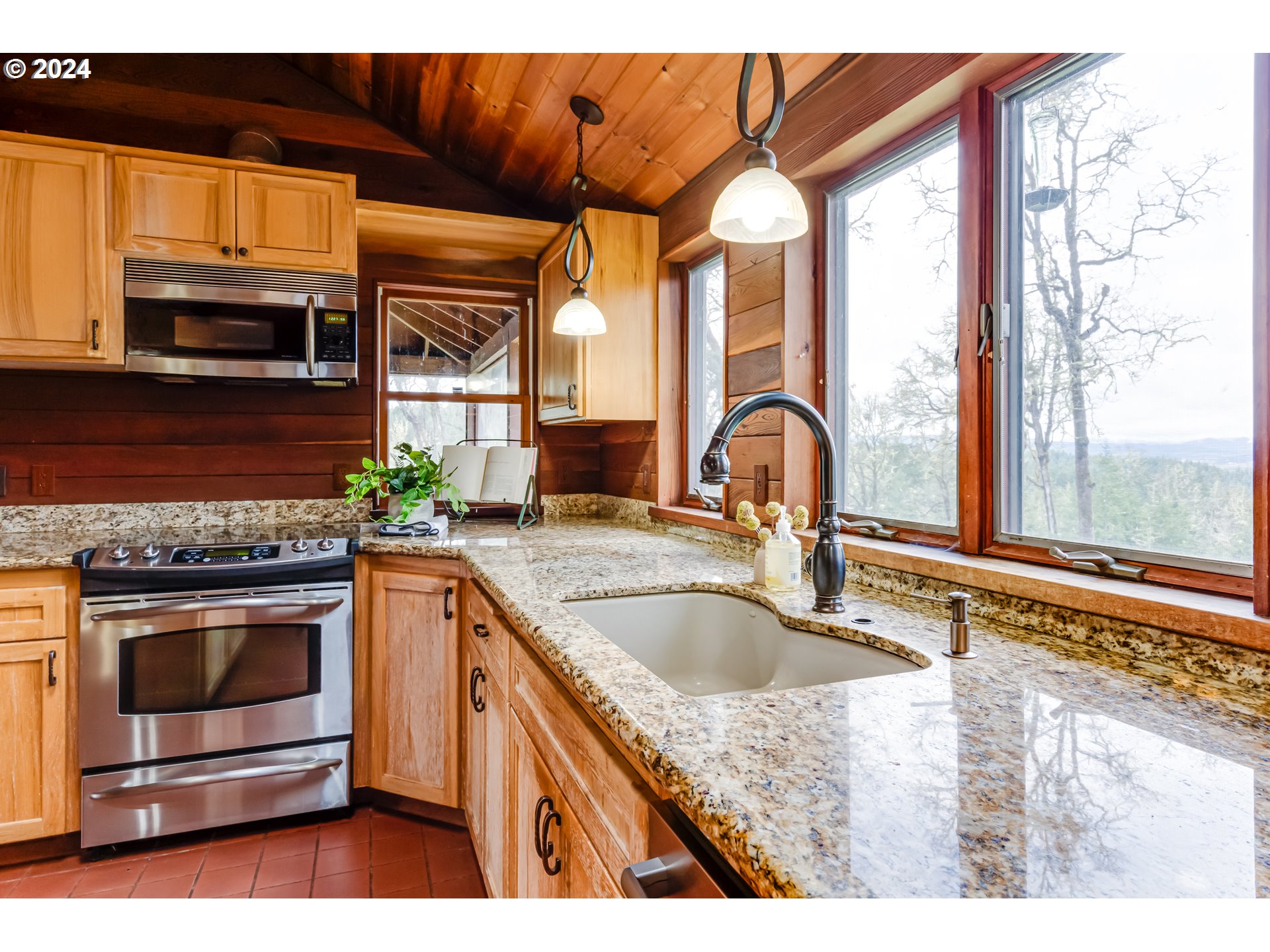 25818 Cherry Creek Road Monroe, OR 97456 - Photo 10 of 44 Kitchen