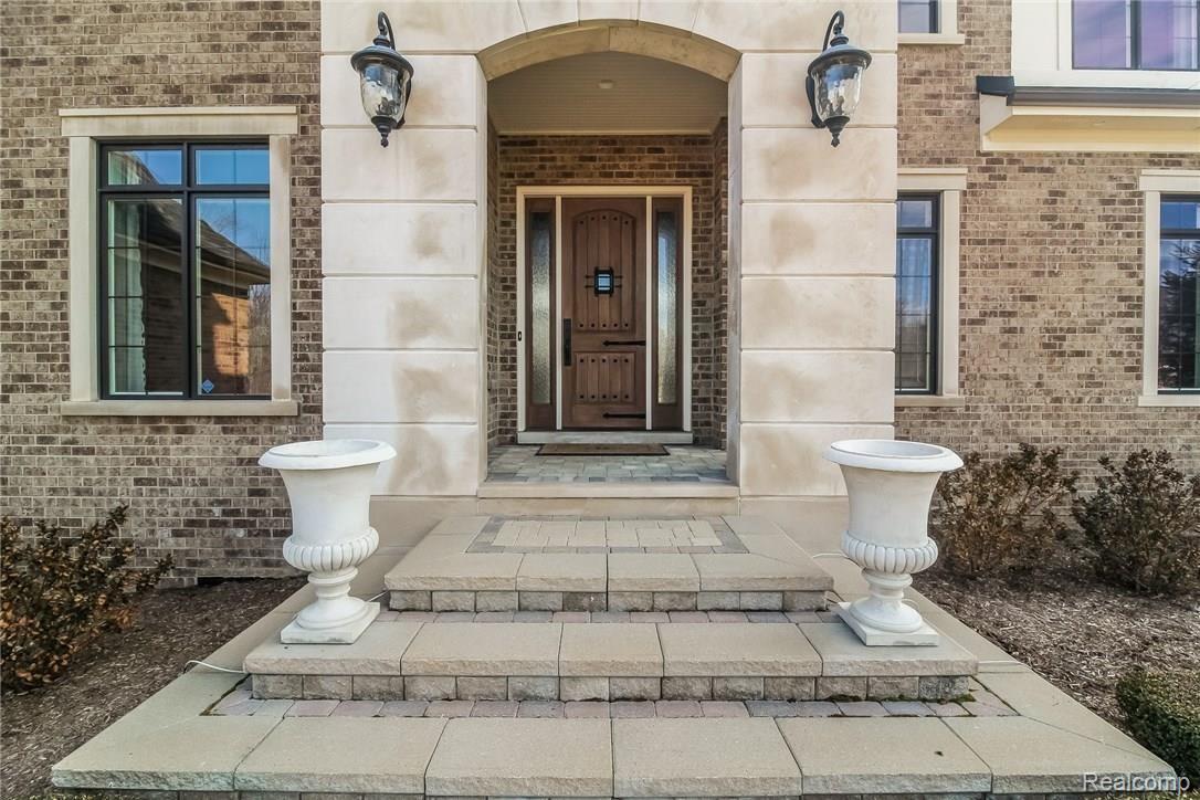 534 Placid Court Rochester, MI 48306 - Photo 6 of 56 003-5376817-medium.jpg
