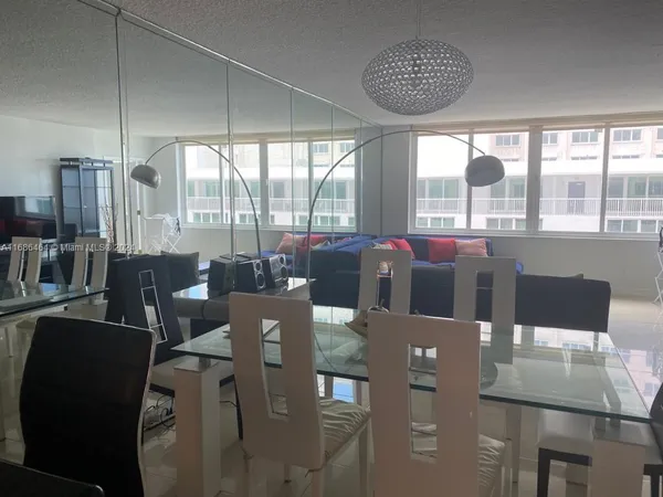 $4,199 | 5401 Collins Avenue, Unit 412, Miami Beach, FL 33140