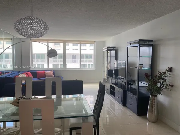 $4,199 | 5401 Collins Avenue, Unit 412, Miami Beach, FL 33140