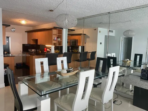$4,199 | 5401 Collins Avenue, Unit 412, Miami Beach, FL 33140