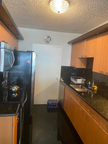 $4,199 | 5401 Collins Avenue, Unit 412, Miami Beach, FL 33140