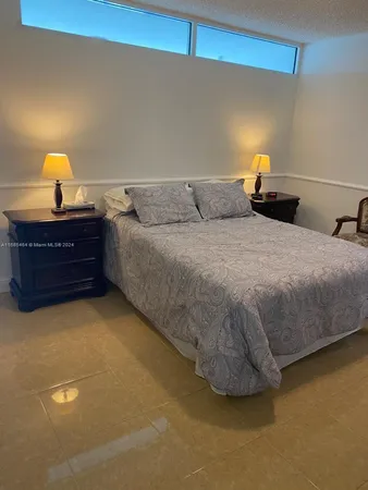 $4,199 | 5401 Collins Avenue, Unit 412, Miami Beach, FL 33140