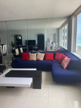 $4,199 | 5401 Collins Avenue, Unit 412, Miami Beach, FL 33140