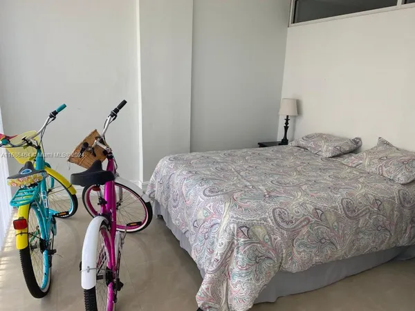 $4,199 | 5401 Collins Avenue, Unit 412, Miami Beach, FL 33140