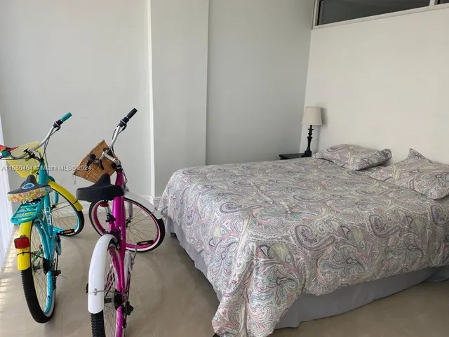 $4,199 | 5401 Collins Avenue, Unit 412, Miami Beach, FL 33140