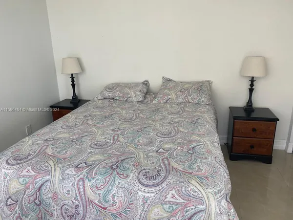 $4,199 | 5401 Collins Avenue, Unit 412, Miami Beach, FL 33140