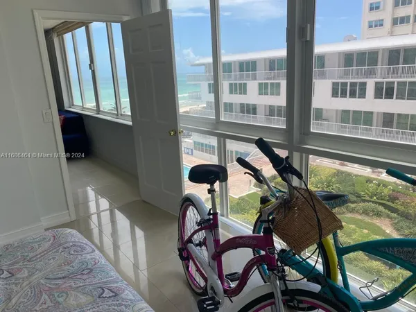 $4,199 | 5401 Collins Avenue, Unit 412, Miami Beach, FL 33140