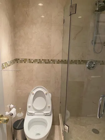 $4,199 | 5401 Collins Avenue, Unit 412, Miami Beach, FL 33140