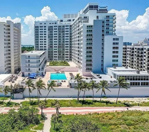 $4,199 | 5401 Collins Avenue, Unit 412, Miami Beach, FL 33140