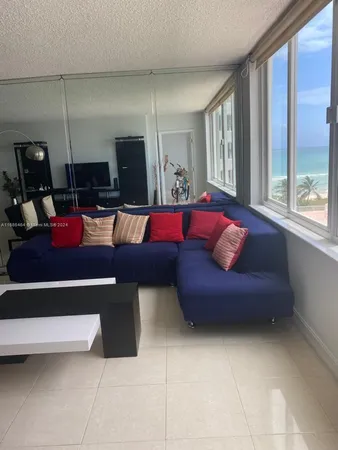 $4,199 | 5401 Collins Avenue, Unit 412, Miami Beach, FL 33140